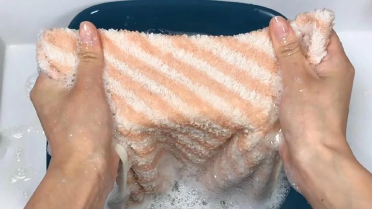 Xà phòng thực sự hiệu quả để làm sạch khăn mặt nhớt