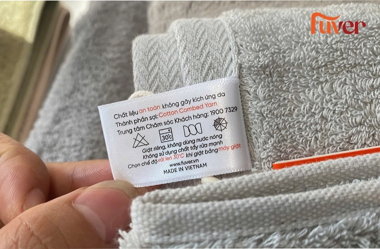 đọc tag khi giặt khăn tắm
