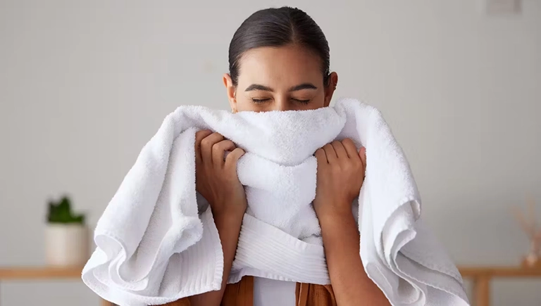 Hãy sử dụng khăn gội thấm hút ở trạng thái khô ráo và sạch sẽ