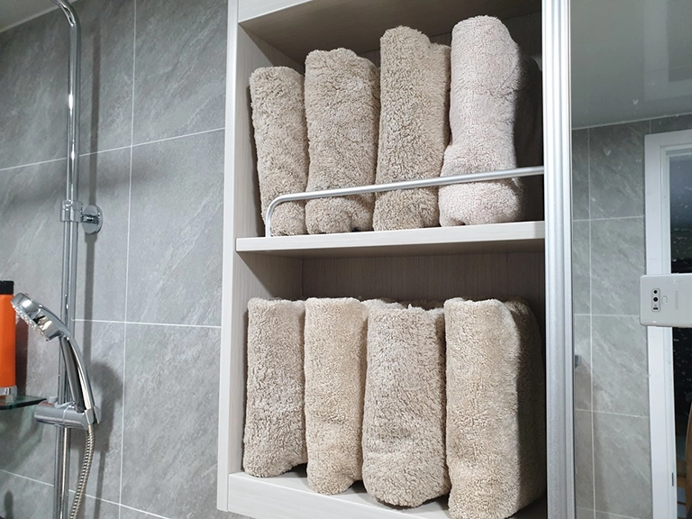 Dễ dàng phân loại và bảo quản khi gấp khăn tắm