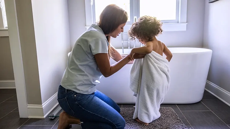 Không được sử dụng khăn tắm chung với người khác