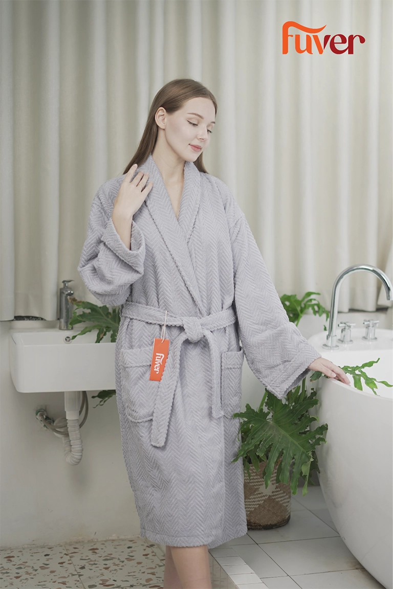 Mẫu áo choàng tắm khách sạn màu xám họa tiết xương cá đậm đầy mạnh mẽ