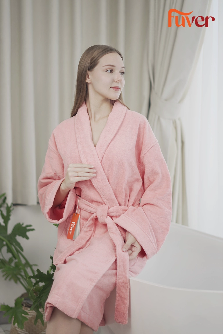 Mẫu áo choàng tắm khách sạn màu hồng chất liệu 100% cotton