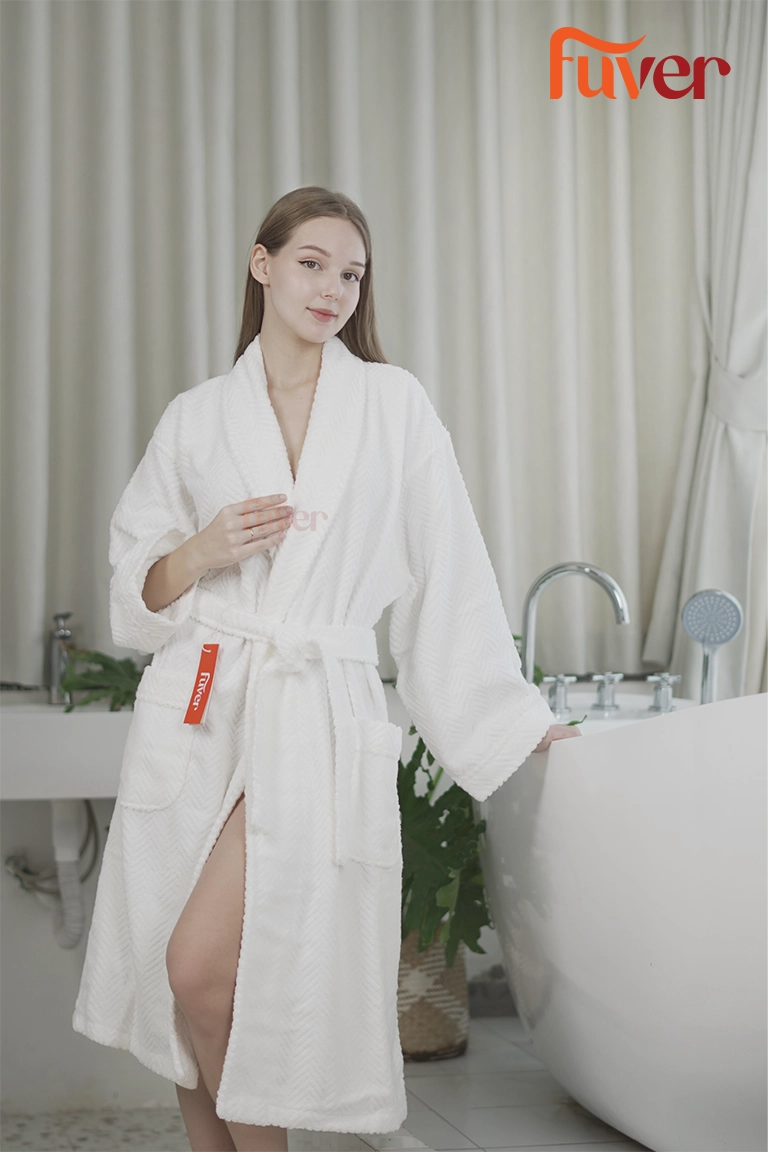 Mẫu áo choàng tắm khách sạn họa tiết xương cá màu xám nhạt thanh lịch
