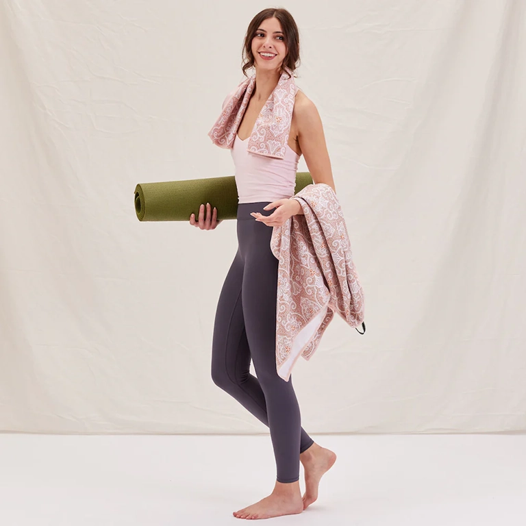 Khăn thể thao quà tặng phù hợp cả cho cả bộ môn Yoga