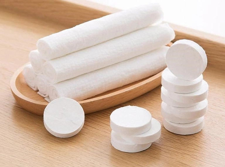 Khăn tắm nén là loại khăn nhỏ gọn và tiện lợi