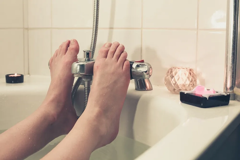 Tắm quá lâu trong mùa đông là thói quen cần thay đổi