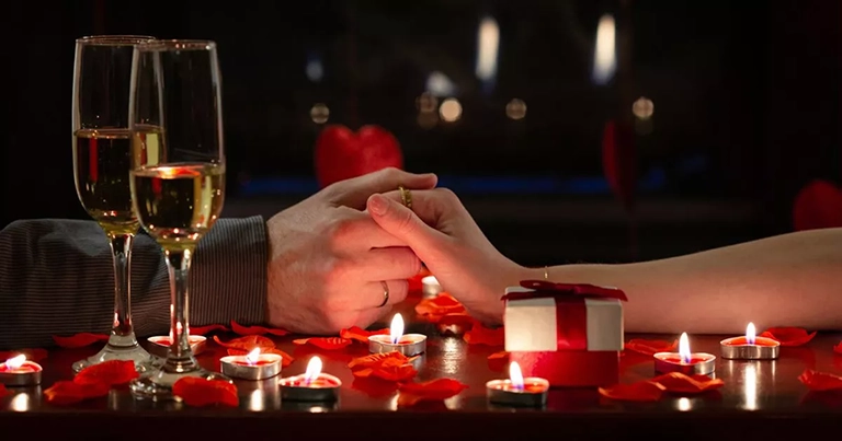 Quan điểm không nên tặng áo choàng tắm ngày Valentine